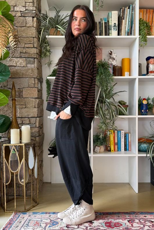 Sunday Morning Chill Sweatshirt Black & Chestnut